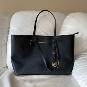 Michael Kors jet set travel medium tote in black